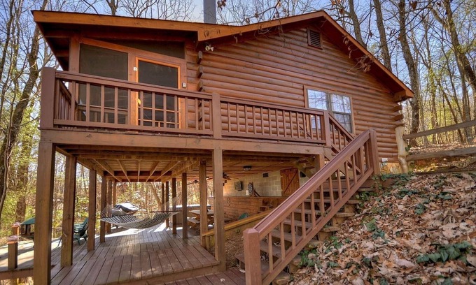 Blue Ridge Cabin | Laughing Hippo is a classic mountain cabin