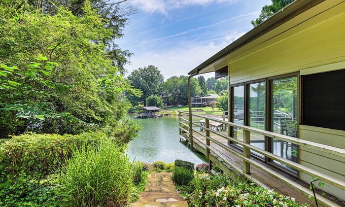 Mount Mourne Cottage | Launch & Dock: Lake Norman Retreat w/Scenic Deck