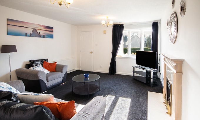 Aberdeen House | Laurel House is a Semi Detached Home with Garden and Driveway