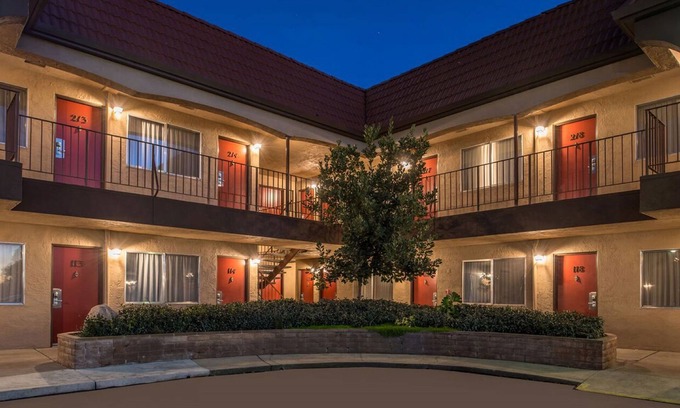Salinas Hotel | Laurel Inn Motel