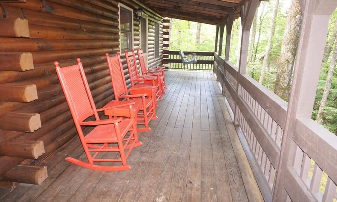 Blue Ridge Cabin | Laurel Lodge - Cozy, Waterfront Cabin on Fightingtown Creek - Dog Friendly