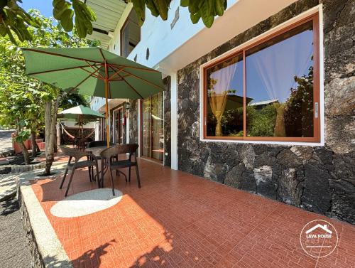 Bahia de la Academia House | Lava House Hostal