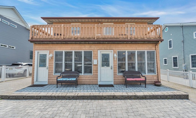 Lavallette House | Lavallette Heart of Town 2 Family Beach Block 2 Bedroom Available!