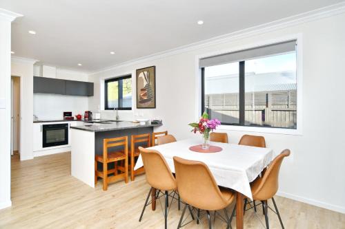 Burnside House | Lavandula 4 - Christchurch Holiday Homes