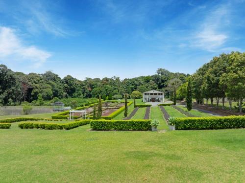 North Tamborine Villa | lavender cottage three large bedroom house