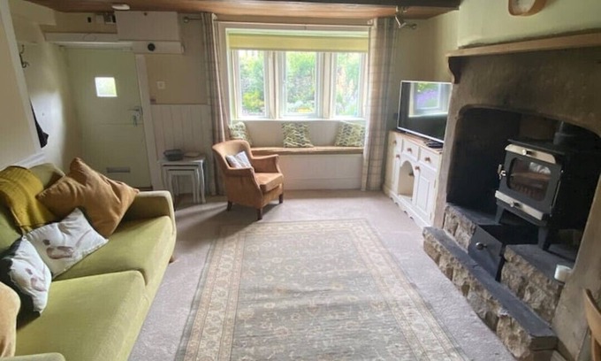 Hepworth Cottage | Lavender Cottage 18th Century Characterful Space