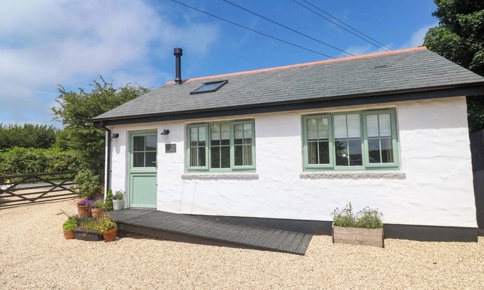 Mabe Cottage | LAVENDER COTTAGE, pet friendly, character holiday cottage in Helston