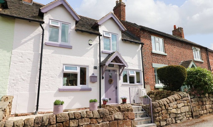 Ilkeston Cottage | LAVENDER COTTAGE, with a garden in Stanton By Dale, Derbyshire
