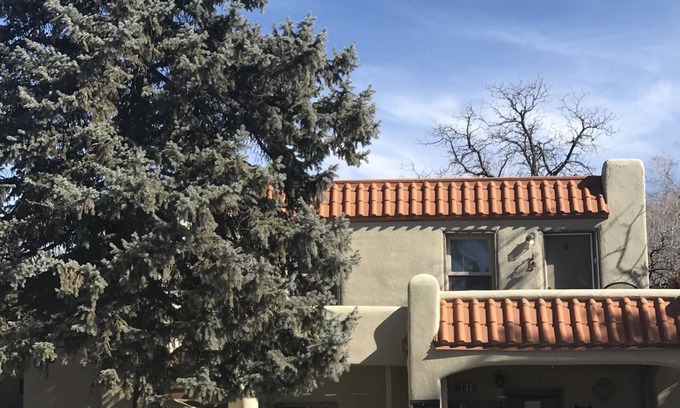 Farmington House | LAVENDER LIZARD B Upper Unit CASITAS