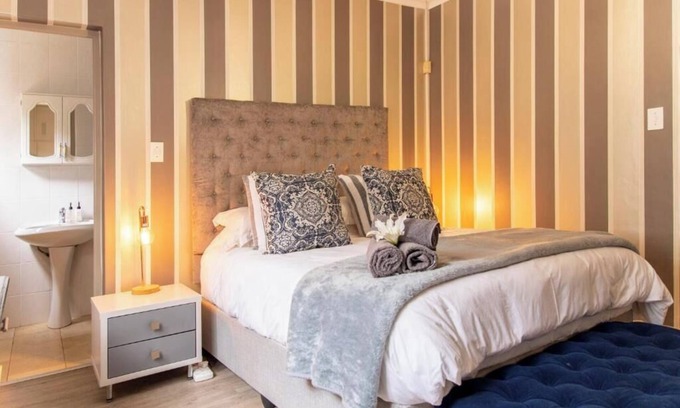 Lakeside Bed & Breakfast | Lavender self-catering room - 2 on Lismore Guesthouse