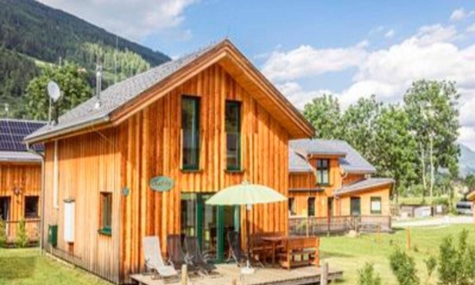 Sankt Lorenzen ob Murau Cabin | Lavish Chalet in Sankt Georgen With Jacuzzi