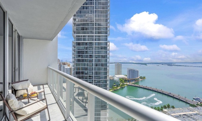 Downtown Miami Apartment | Lavish Condo Ocean views