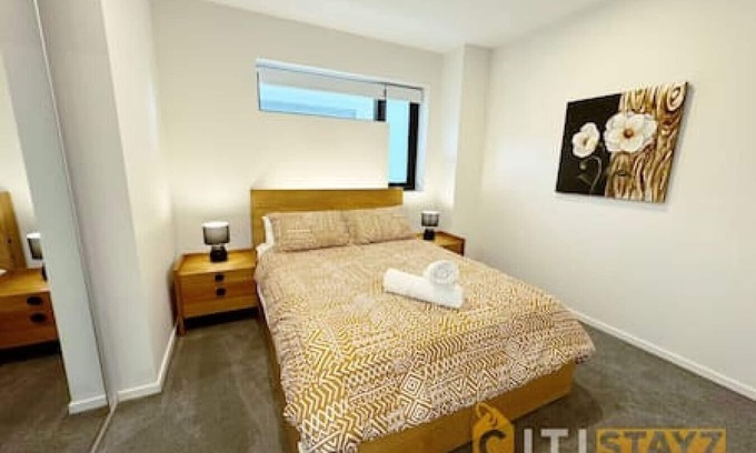 Lyneham Apartment | Lavish in Lyneham - 2BD 1Bth Apt