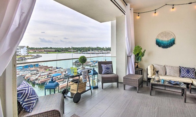 Montgomery Apartment | Lavish Lake Conroe Condo with Resort Amenities