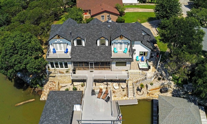 Granbury House | Lavish Lake House, Near Vineyards + Marinas!