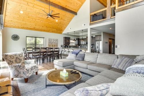 Lampe House | Lavish Retreat with Decks, Steps to Table Rock Lake!