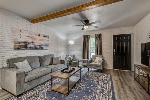 Stillwater Apartment | Lavish style 2BR in Stillwater with Free Parking and WiFi