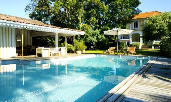 Claouey Villa | Lavish villa with pool in the front line of the Bay