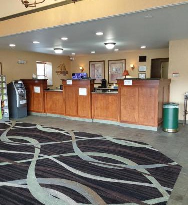 Puget Hotel | Lavissh inn and Suites
