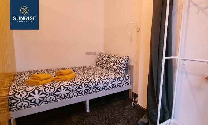 Dundee Apartment | LAW 5 - 2 Rooms, 4 Double Beds