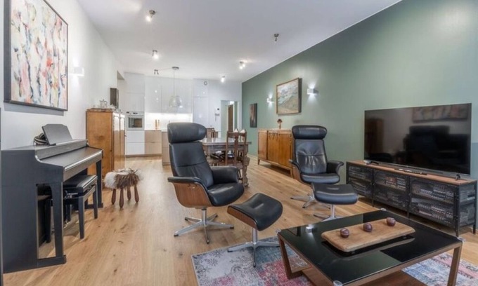 Hliðar Apartment | Laxi luxury apartments, family friendly, centre of Reykjavik. Private parking.
