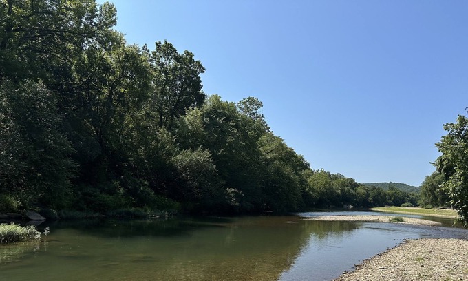 Glenwood Cabin | Lazy Bear Caves on The Caddo
