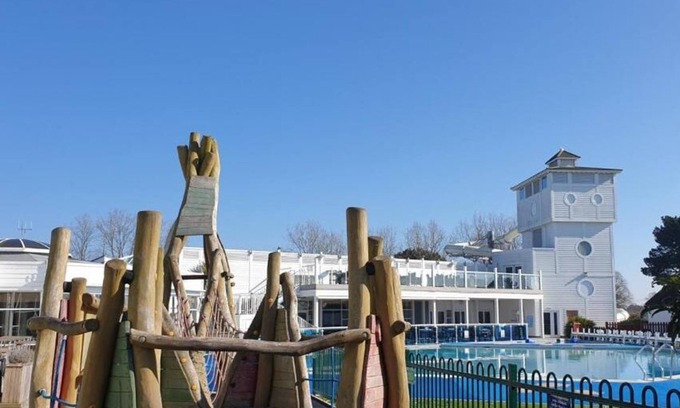 Hamworthy House | Lazy Bear Holidays - Arne View
