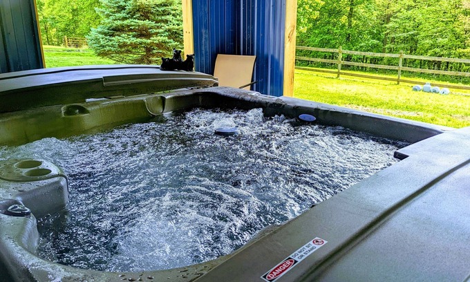 Laurelville Cabin | ⧫Lazy Bear, Movie Theater! Hot Tub, Arcade, Views, Large Kitchen, Bearific! ⧫