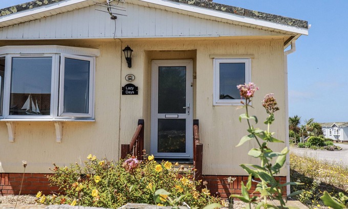 Padstow Cottage | LAZY DAYS, family friendly, with a garden in St Merryn