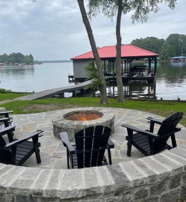 Berryville House | Lazy Days Lakehouse