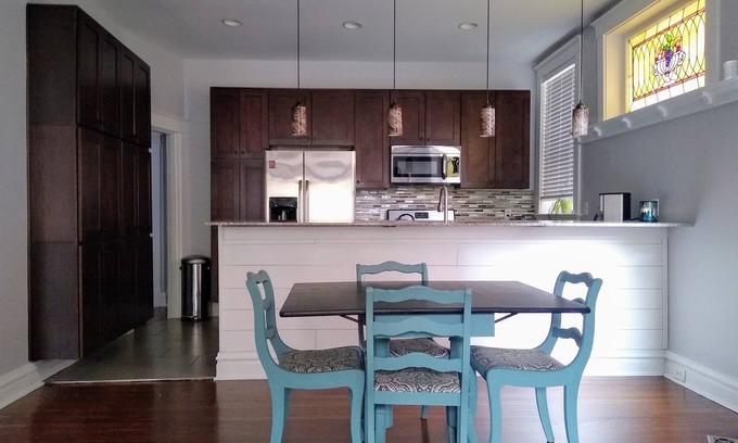 Tower Grove South Apartment | Lazy Daze Tower Grove (12 minutes to downtown)