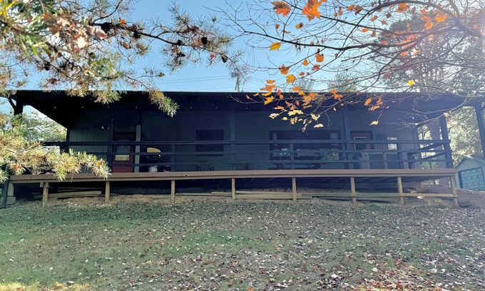 South Bloomingville Cabin | Lazy Lane Cabins - Blue Jay