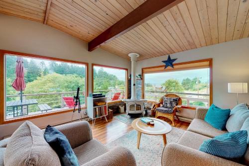 Neahkahnie Beach House | Lazy Pine