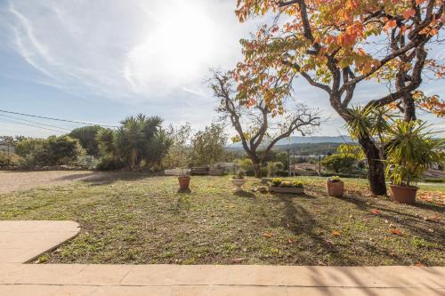 Mouans-Sartoux Apartment | LB Vacation Rentals I Quiet Large 3-Bedroom Apartment with Terrace, Garden & Incredible Mountain View