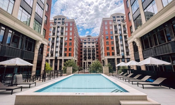 Scioto Mile Apartment | LC GuestHouse | The Oasis | 2 Bedroom Suite with Balcony | Downtown Columbus