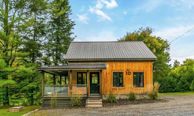 Lac-Brome Ski Chalet | Le 10 - Spa, Sauna, Shower, Bromont, Lac-Brome