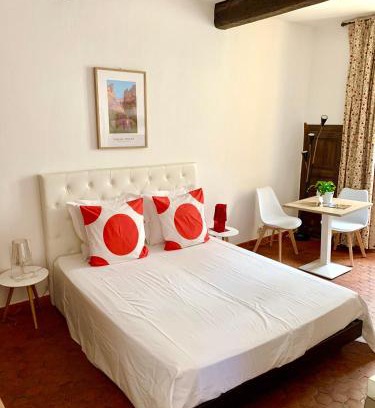 Moustiers-Sainte-Marie Apartment | le 1835, studio rouge-Corail