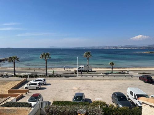 Le Brusc Apartment | "Le 63 aux Charmettes" Au Brusc Vue Mer Parking Wifi etc inclus