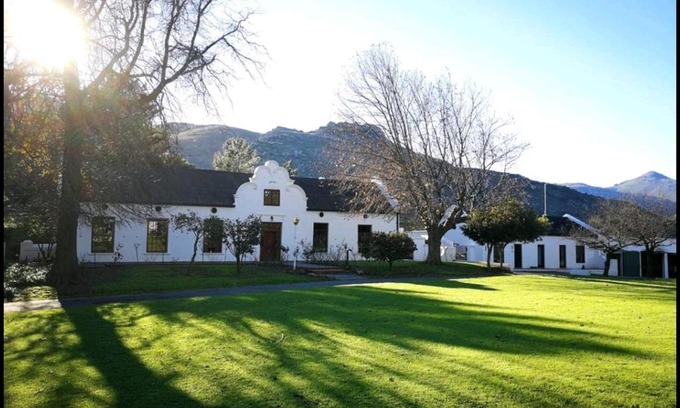 Cape Winelands Apartment | Le Arc Manor House