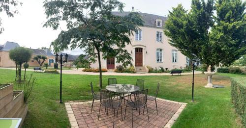 Menil Bed & Breakfast | LE BAS CHITRAY