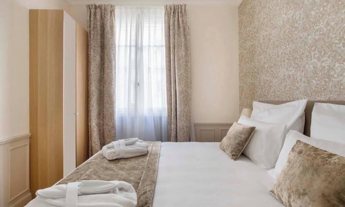 Quartier Sainte-Avoye Apartment | LE BEAU MARAIS, Luxury Apt, OPALE, AIR COND, LIFT