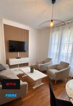 Le Creusot Apartment | Le beau Milo 2 chambres Coeur de ville avec Balcon Netflix
