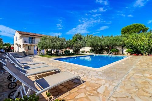 Beaucaire Apartment | Le Beaucaire 6P - Appt avec piscine partagée