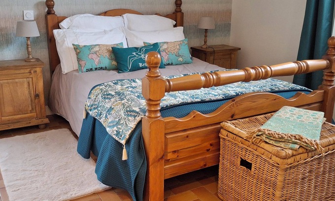 Saint-Aignan Bed & Breakfast | Le Black Dog Pub Bedroom 5