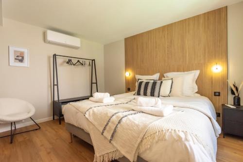 Macon Apartment | Le Boho . Centre-ville Mâcon . Proche gare . Design . Neuf . Wifi . Climatisation . Confort