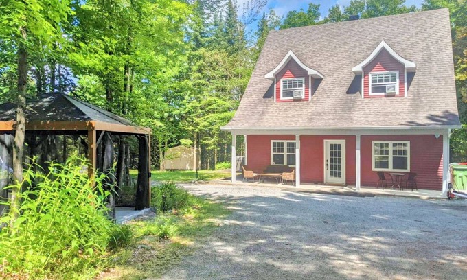 Asbestos Ski Chalet | Le Boisé des Trois-lacs : 4 Acres aux Abords du Lac