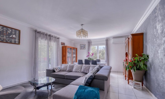 Nans-les-Pins Apartment | Le Bonheur d'Accueillir - Apt de 120 m2 avec jardin
