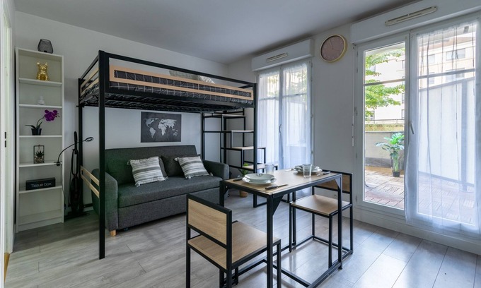 Bussy-Saint-Georges Apartment | Le Bougainvillier - charmant studio avec balcon