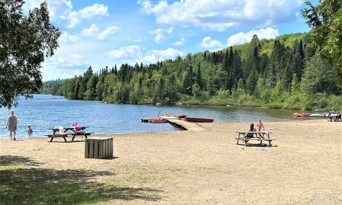 Sainte-Lucie-des-Laurentides Ski Chalet | Le1603 - Spa and Beach - Chalets in the north