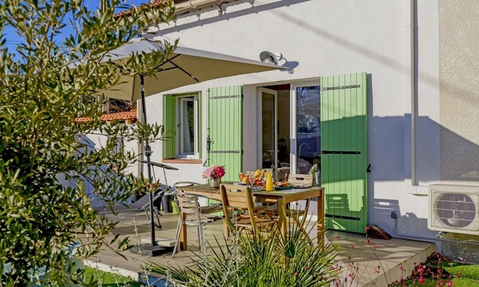 Salin-de-Giraud House | Le Cabanon de Virginie with garden and terrace
